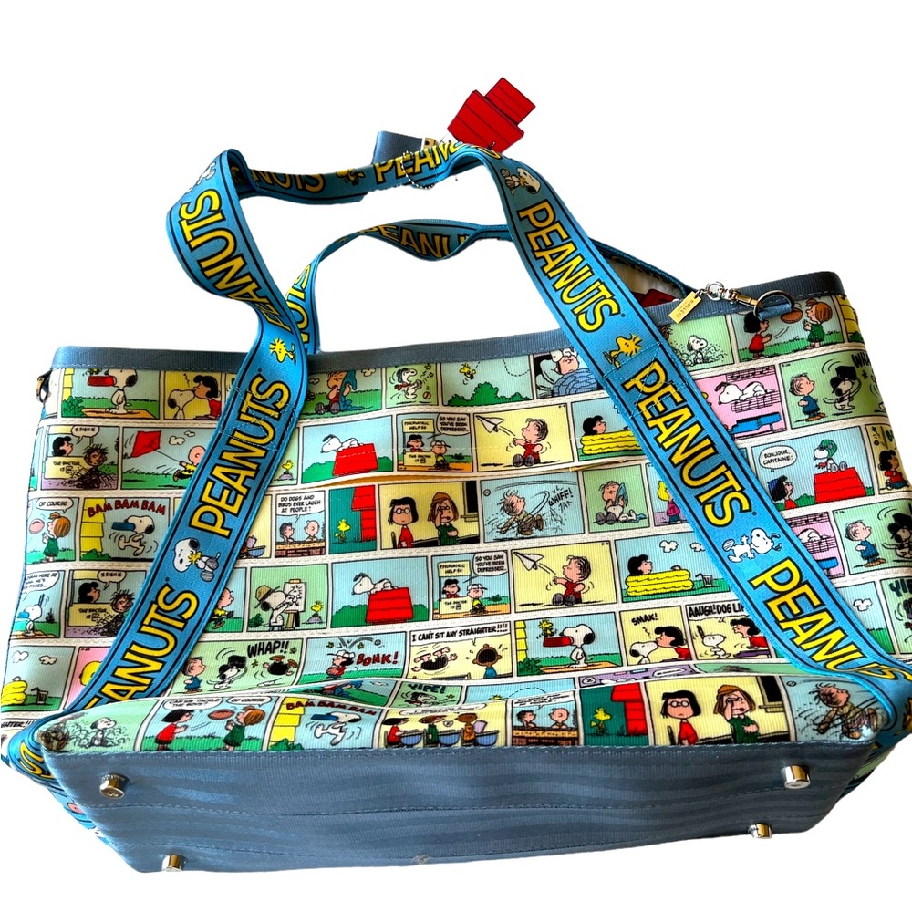 Harveys seatbelt extra large overnight tote bag. Brand new with tags Peanuts bag